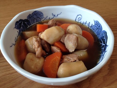 鶏肉と里芋と人参の煮物♪